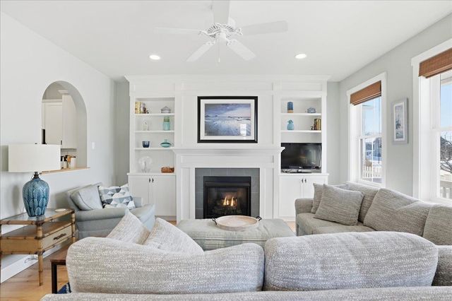 87 South Jefferson Road, South Burlington, VT 05403