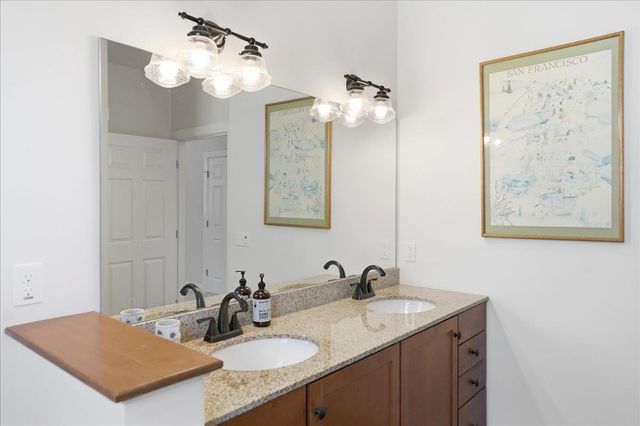 87 South Jefferson Road, South Burlington, VT 05403