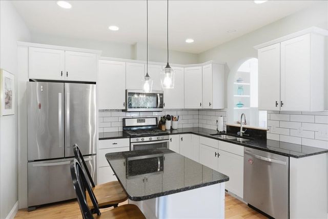 87 South Jefferson Road, South Burlington, VT 05403