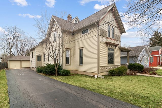 123 Raymond Avenue, Barrington, IL 60010