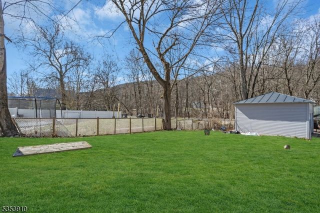 40 Main St, Glen Gardner Boro, NJ 08826