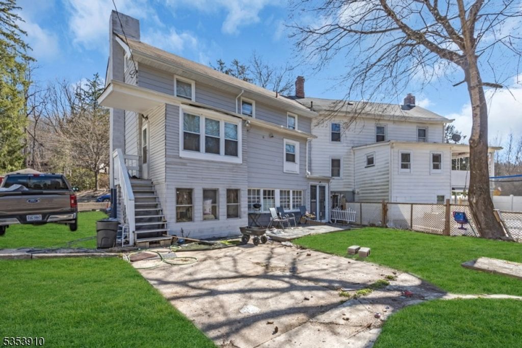 Image 17 of property listing at 40 Main St, Glen Gardner Boro, NJ 08826