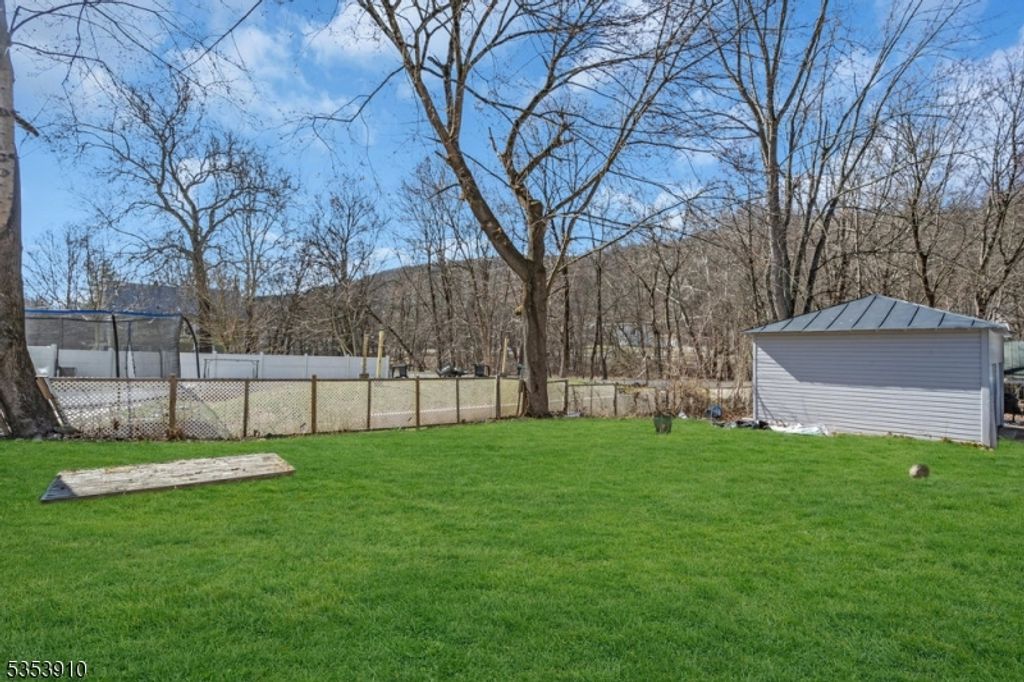 Image 18 of property listing at 40 Main St, Glen Gardner Boro, NJ 08826