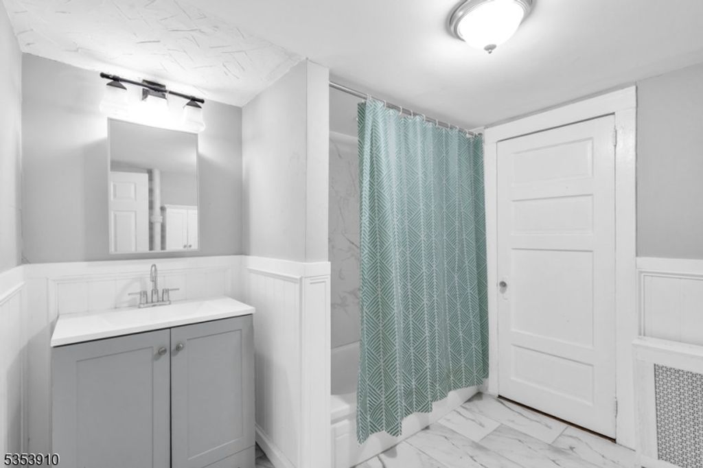 Image 7 of property listing at 40 Main St, Glen Gardner Boro, NJ 08826