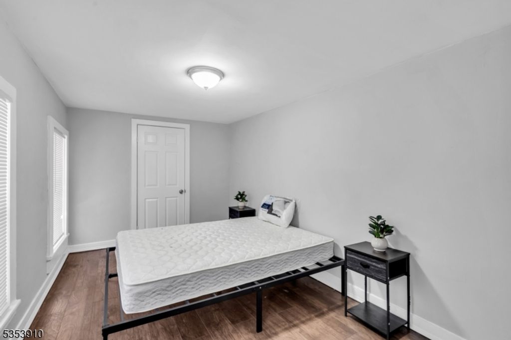 Image 8 of property listing at 40 Main St, Glen Gardner Boro, NJ 08826