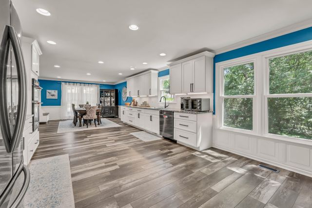 200 Plantation Ct, Dickson, TN 37055