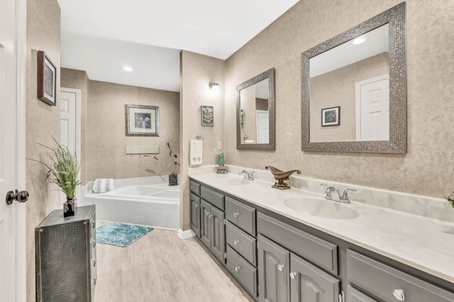 200 Plantation Ct, Dickson, TN 37055