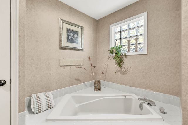 200 Plantation Ct, Dickson, TN 37055