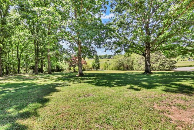200 Plantation Ct, Dickson, TN 37055