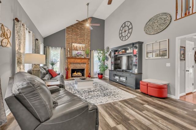 200 Plantation Ct, Dickson, TN 37055
