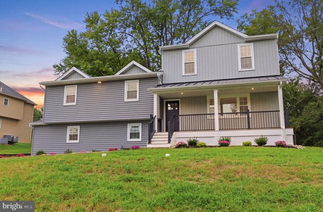 886 SACKETTSFORD RD, Ivyland, PA 18974
