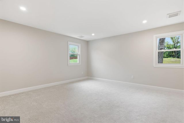 886 SACKETTSFORD RD, Ivyland, PA 18974