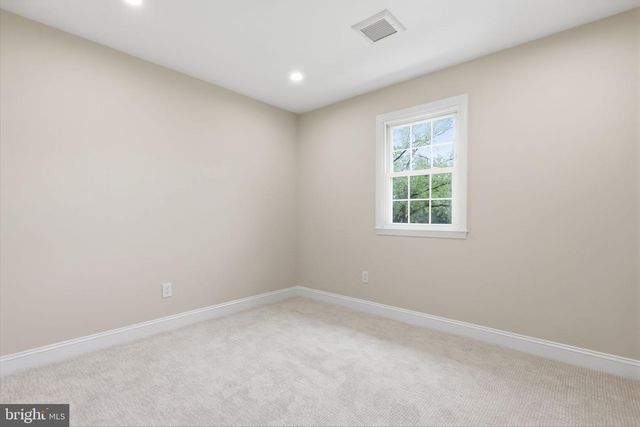 886 SACKETTSFORD RD, Ivyland, PA 18974
