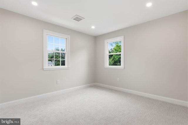886 SACKETTSFORD RD, Ivyland, PA 18974
