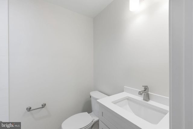 886 SACKETTSFORD RD, Ivyland, PA 18974