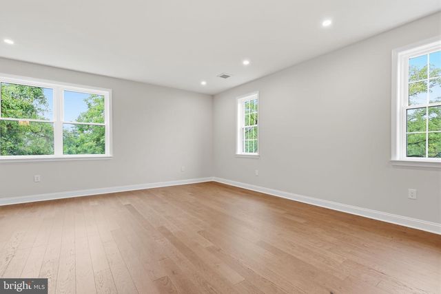 886 SACKETTSFORD RD, Ivyland, PA 18974