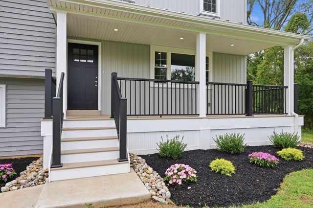 886 SACKETTSFORD RD, Ivyland, PA 18974
