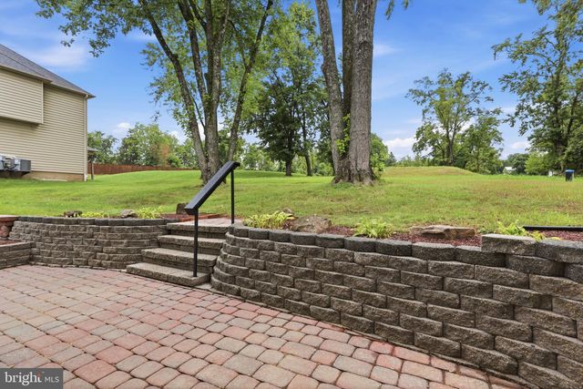 886 SACKETTSFORD RD, Ivyland, PA 18974