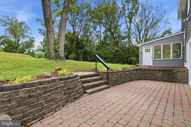 886 SACKETTSFORD RD, Ivyland, PA 18974