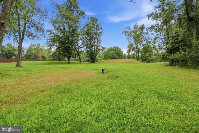 886 SACKETTSFORD RD, Ivyland, PA 18974