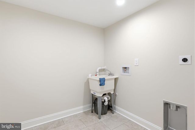 886 SACKETTSFORD RD, Ivyland, PA 18974