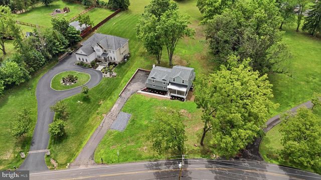 886 SACKETTSFORD RD, Ivyland, PA 18974