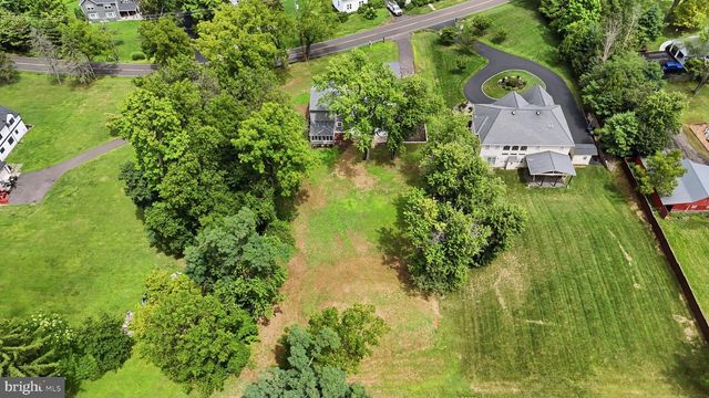886 SACKETTSFORD RD, Ivyland, PA 18974