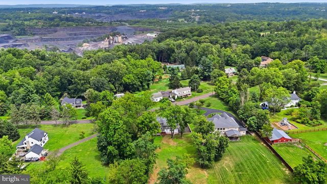 886 SACKETTSFORD RD, Ivyland, PA 18974
