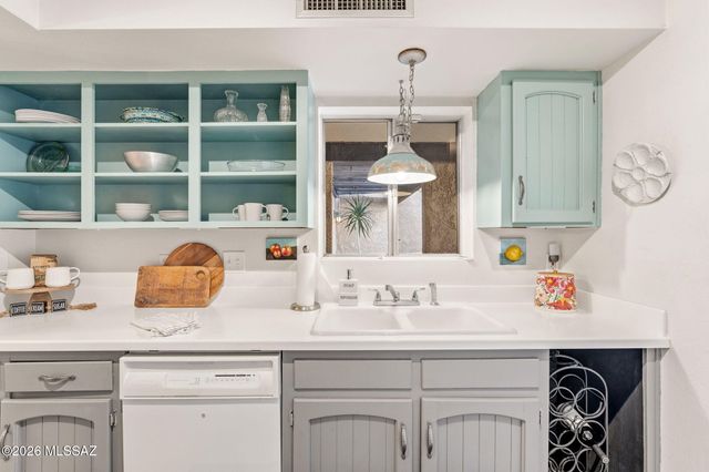 558 N Dodge Boulevard, Tucson, AZ 85716