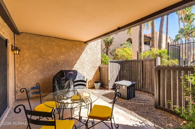 558 N Dodge Boulevard, Tucson, AZ 85716