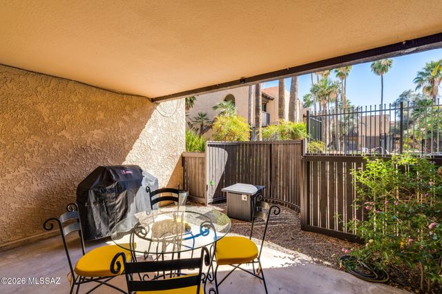 558 N Dodge Boulevard, Tucson, AZ 85716