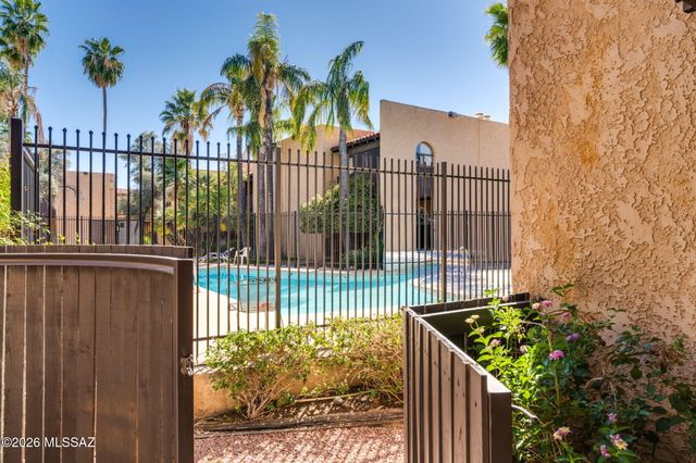 558 N Dodge Boulevard, Tucson, AZ 85716