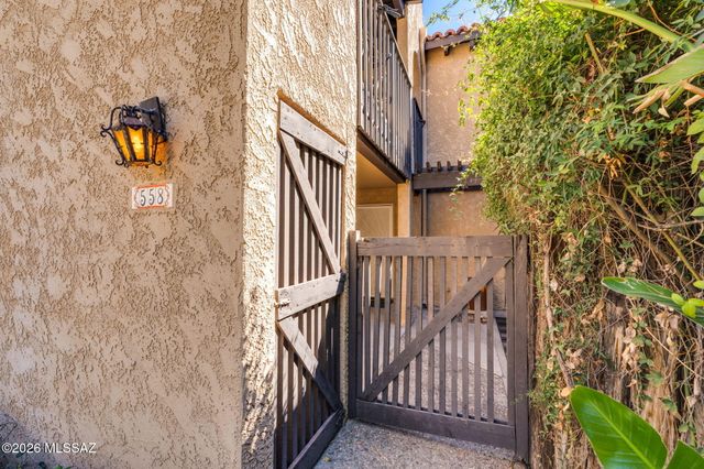 558 N Dodge Boulevard, Tucson, AZ 85716