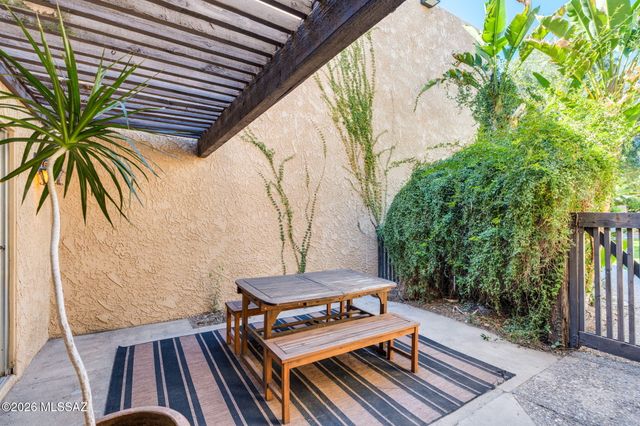 558 N Dodge Boulevard, Tucson, AZ 85716