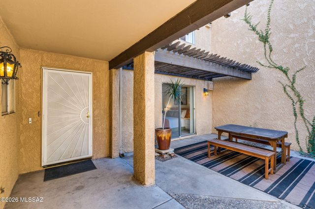 558 N Dodge Boulevard, Tucson, AZ 85716