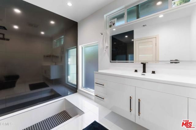 15903 Londelius Street, Los Angeles, CA 91343
