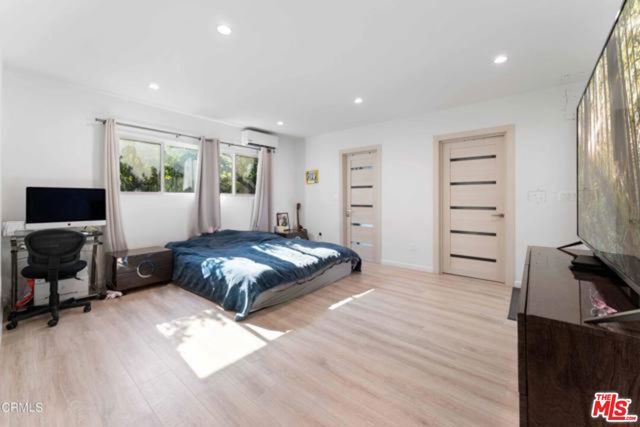15903 Londelius Street, Los Angeles, CA 91343