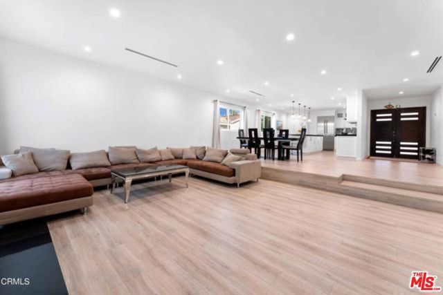 15903 Londelius Street, Los Angeles, CA 91343