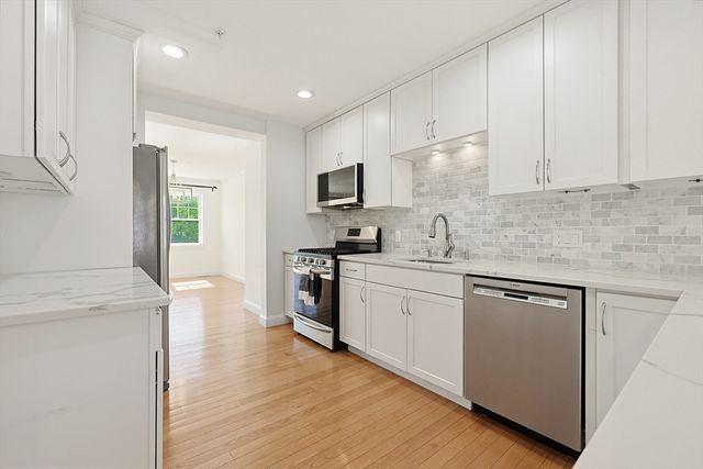 60 Lenox St 12, Norwood, MA 02062