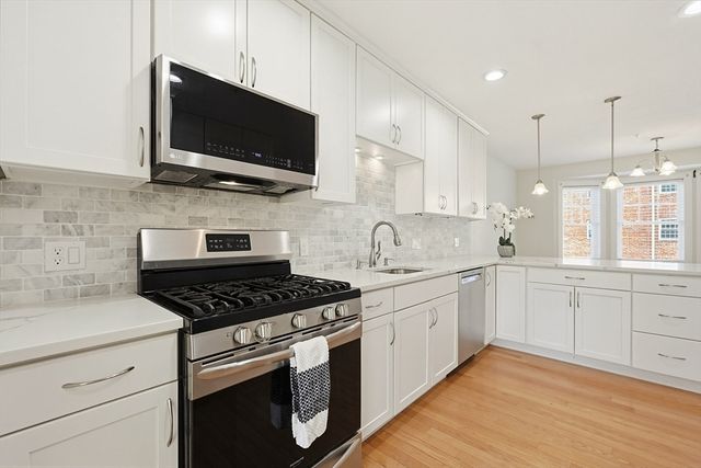 60 Lenox St 12, Norwood, MA 02062