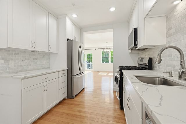 60 Lenox St 12, Norwood, MA 02062