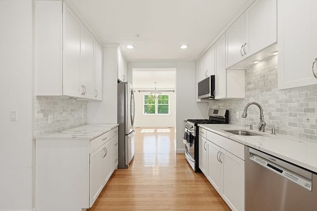 60 Lenox St 12, Norwood, MA 02062