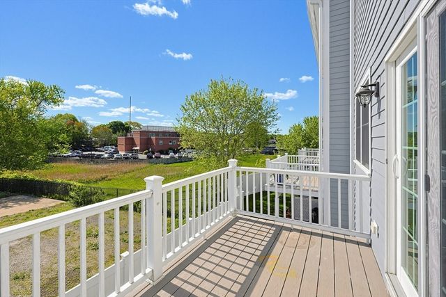 60 Lenox St 12, Norwood, MA 02062