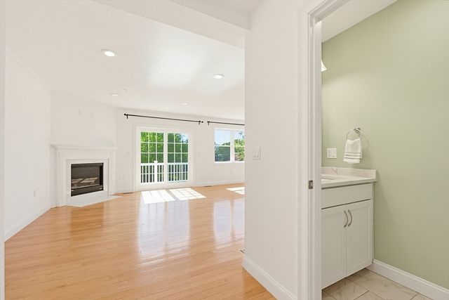 60 Lenox St 12, Norwood, MA 02062