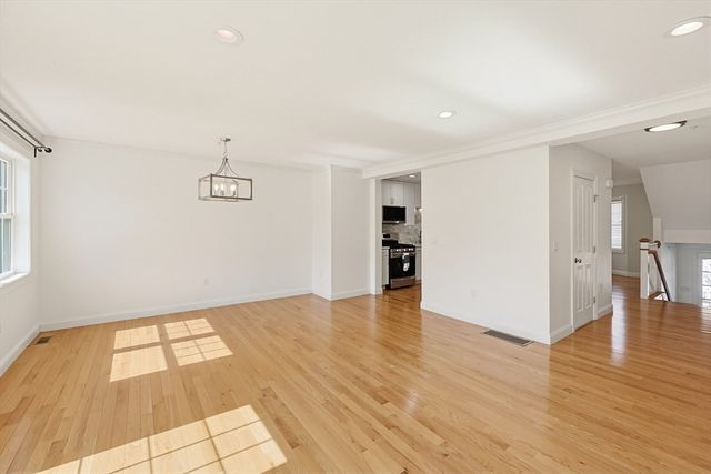 60 Lenox St 12, Norwood, MA 02062