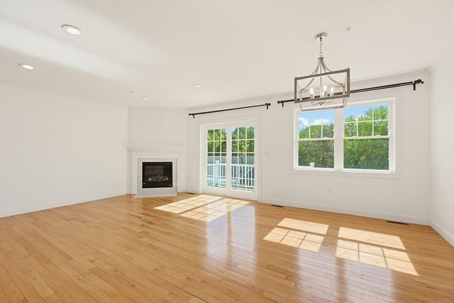 60 Lenox St 12, Norwood, MA 02062
