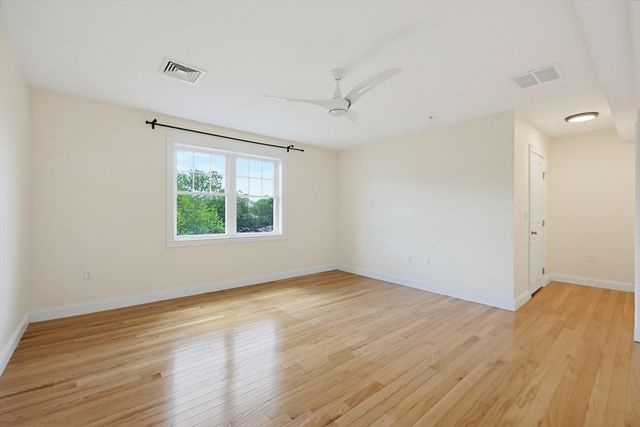 60 Lenox St 12, Norwood, MA 02062