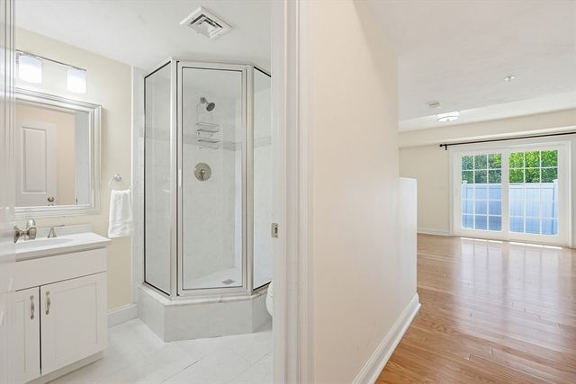 60 Lenox St 12, Norwood, MA 02062