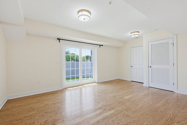 60 Lenox St 12, Norwood, MA 02062