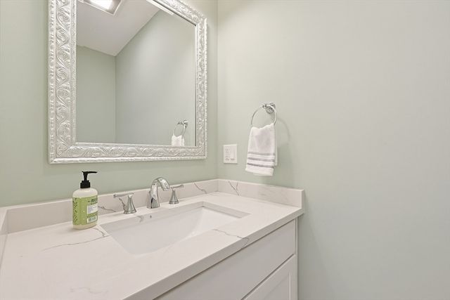 60 Lenox St 12, Norwood, MA 02062